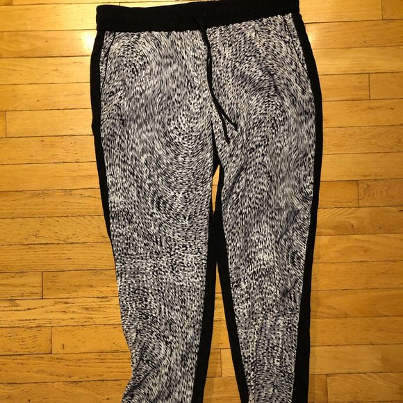 Banana Republic Patterned Drawstring Ankle Pants (SOLID BLACK BACK) - Picture 3 of 12